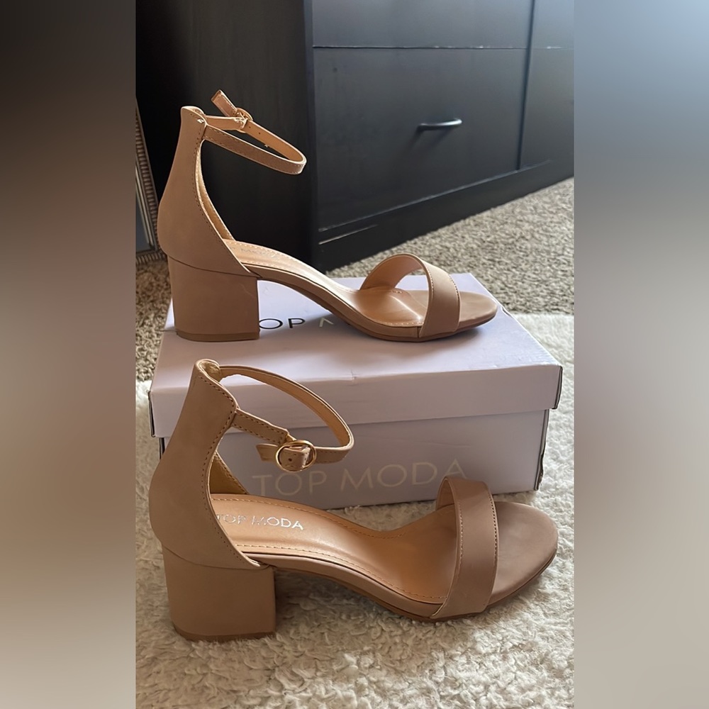 Top Moda Size 6 Tan Strap Shoes